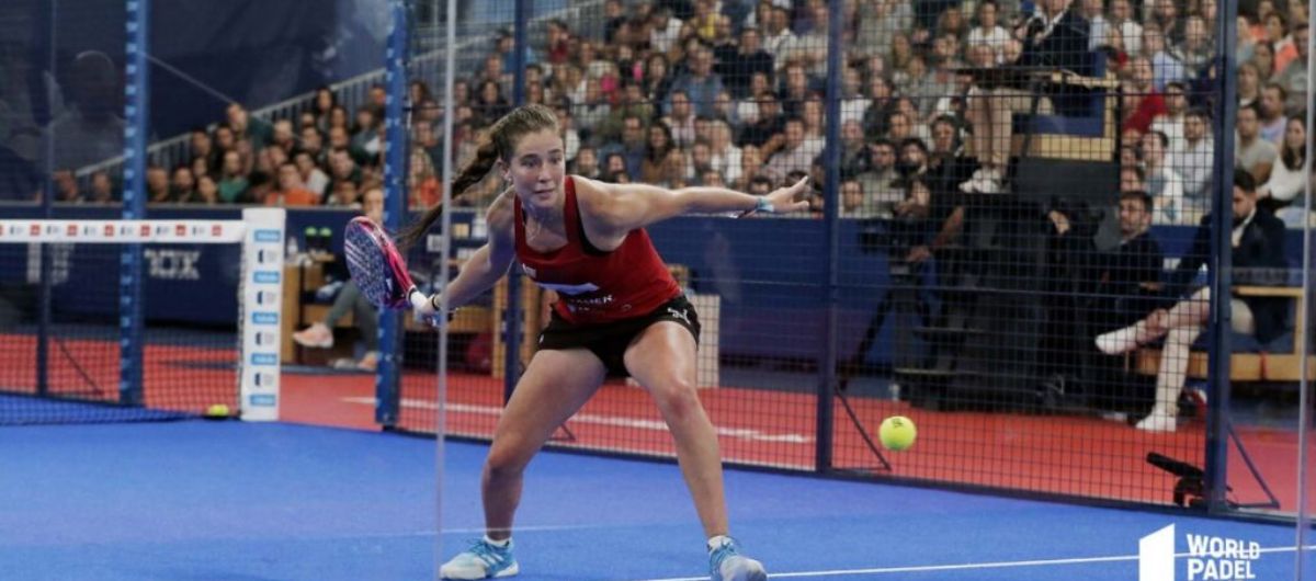 How to Use the Glass Wall in Padel 2026